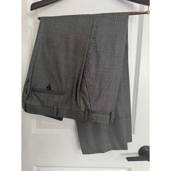 Ted Baker London Gray Two-Piece Suit 46R / 38WSlim Fit w/ Paisley LiningWool